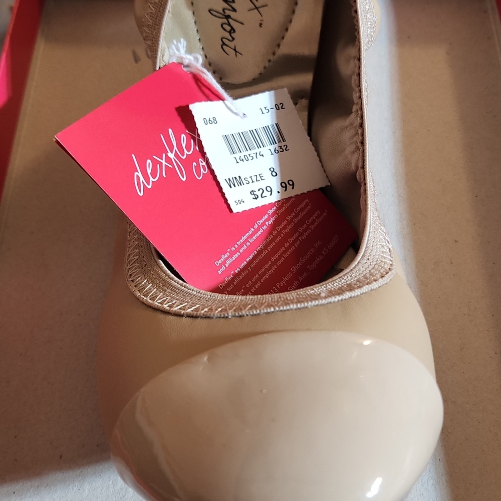 DexFlex Comfort Shoes.  Women's size 8 Nude color.